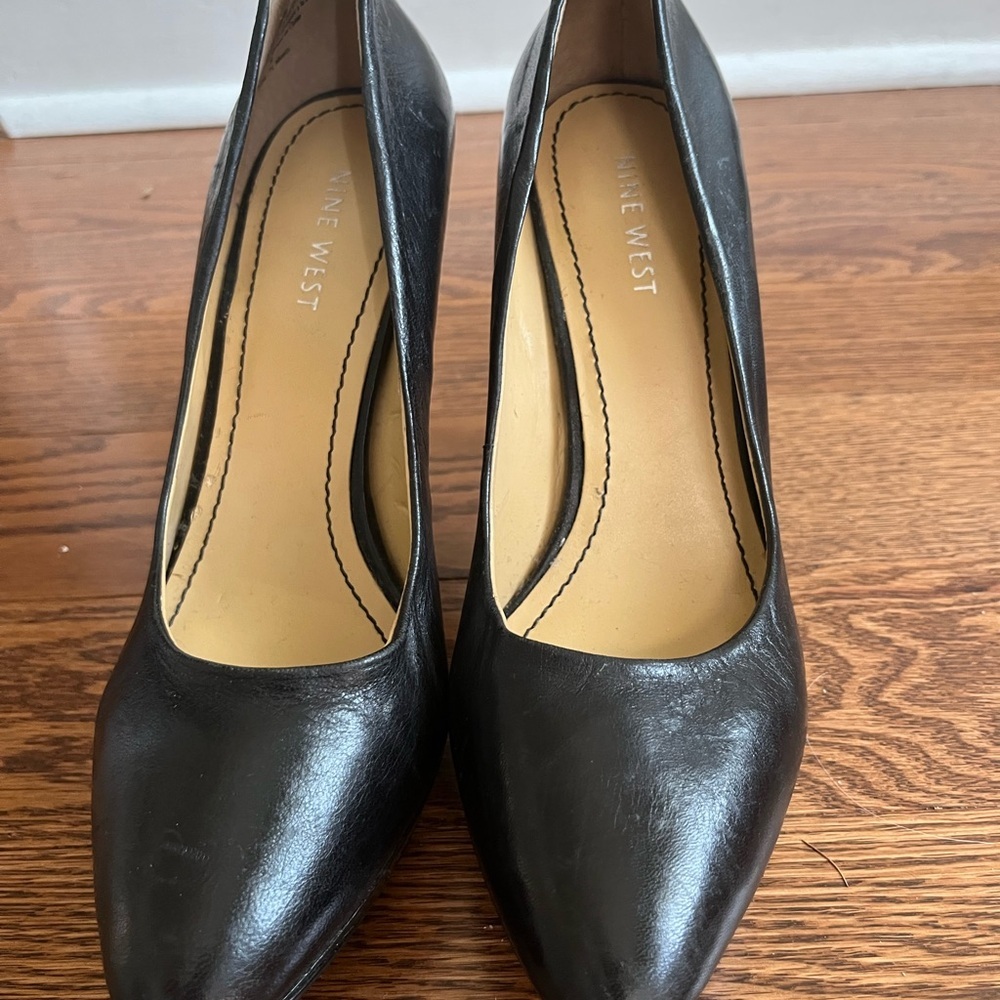 Elegant Black High Heels - Picture 2 of 5